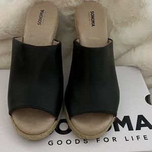 Black wedge sandles